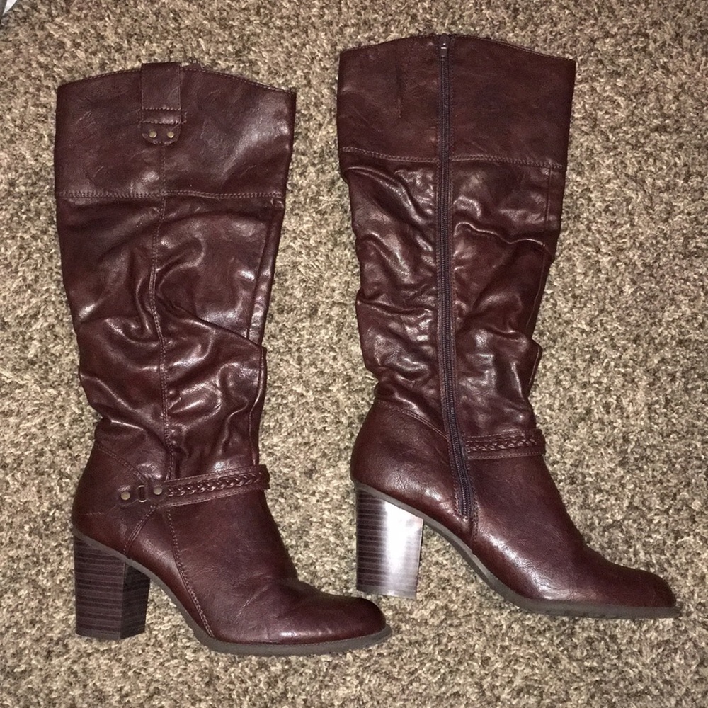 🍁Gorgeous 3" heel White Mountain boots!